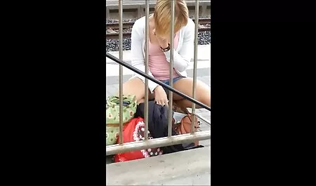 おならゃ女の子は彼女の口の中で南ジュースの一部を持っています エロ い 動画 女