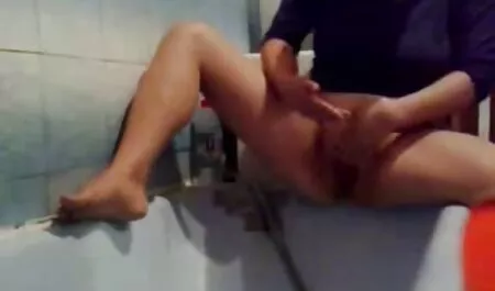 赤毛の美しさとともに大きなミルク姉妹寝室にベッド えろ 動画 女の子