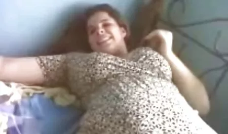 ロシアのレズビアンは、壮大な枕の戦いの後にお互いの帽子を舐める エロ 無料 動画 女性