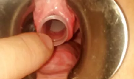 ベッドの上に縛られたあなたの陰茎の男の周りを歩く豪華な金髪 女子 動画 h
