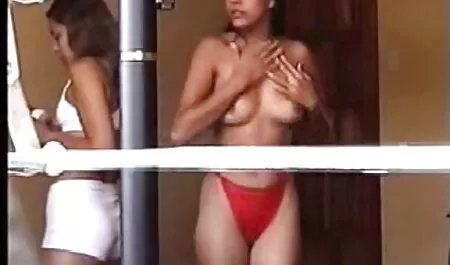 ソファの上にマッサージ師と美しい金髪警察 えろ 動画 無料 女性 向け