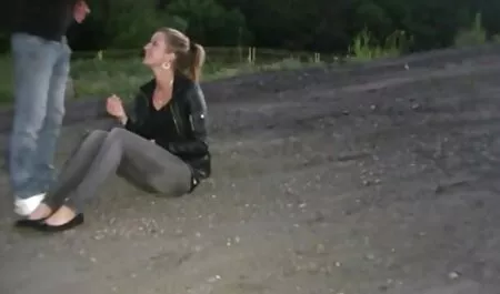 年老いたお母さん、職場でふけるスタート アダルト 動画 女 向け