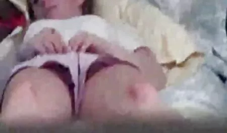 ロシアの女の子は彼女の濡れたLを示しています。 エロ い 動画 女性