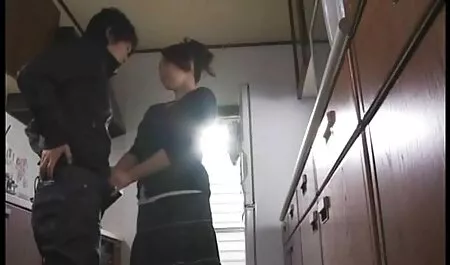彼女は茶色の髪、早朝に隣人からの大きなbonerを持っています えろ 女 動画
