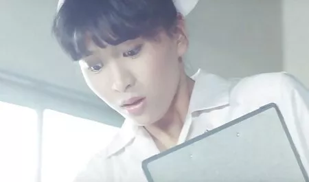 金髪は、できるだけ早く彼女と一緒に来るのが好きな人に尋ねる 無料 動画 女性 h