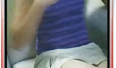 ワインのガラスの後、美しい茶色の女の子は三人組のセックスを試すことに同意します エロ い 動画 女