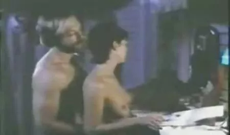 男fucksブルネットに赤いストッキング 女 動画 えろ