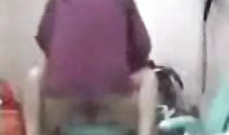 ロシアの女の子はすべての穴の黒檀の木 女 でも エロ 動画