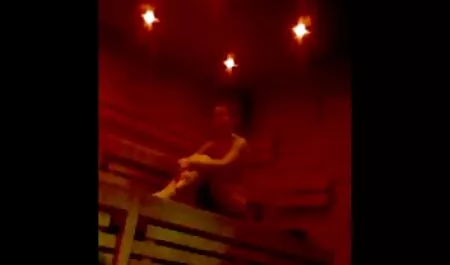 男は成熟した洗浄トイレを見つけ、彼の吸い大きなコックを捕まえた エッチ 動画 女性