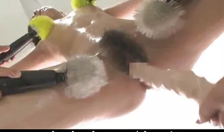レズビアンのトレーナーはstraponに入れて、単に女の子の選手 エッチ 女性 無料 動画