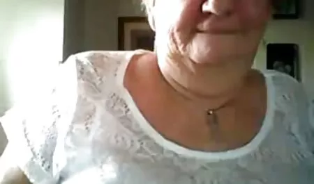 カメラに巨大な搾乳と雛を犯し、彼女のおっぱいを終えた h 動画 女性