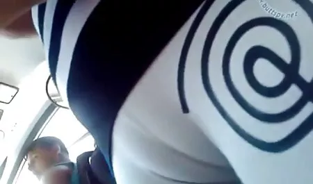 人pissing月彼女の薄い彼女の小さなおっぱいのシャワ エロ 動画 女 同士