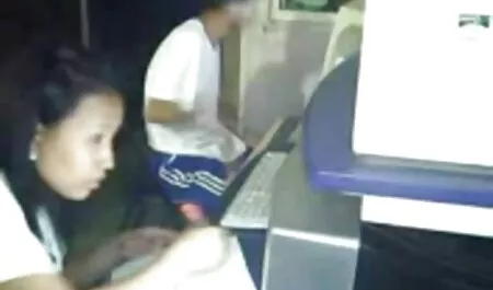 彼女の白いコートとハイヒールで、看護師、長い脚は、患者を踏みつけた 女性 エロ 動画