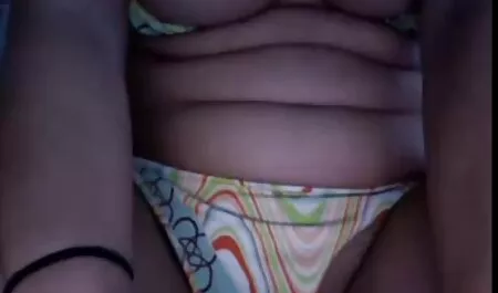 女の子は高価な車の男とセックスしています エッチ 動画 女性