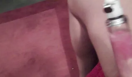 ランジェリーで金髪の青い目の美しさは、癌でコックと妹を吸う エッチ な 無料 動画 女性