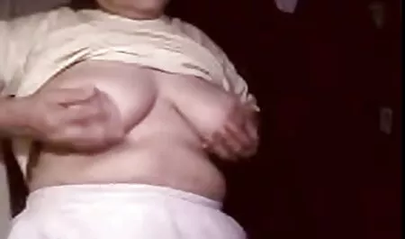 雌犬の魅力は、ポルノの会話とオーガズムで点灯します 女子 同士 エッチ 動画