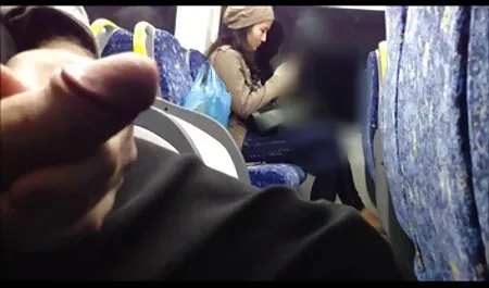 美しい女の子、茶色の髪は、彼女の戦利品を持つ男になって、彼の陰茎に座っています 女子 えっち 動画