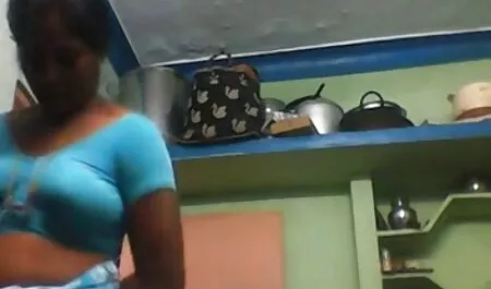 変態jerksオフ彼のコックながら薄い熟女strapons彼のお尻 女性 エッチ 動画