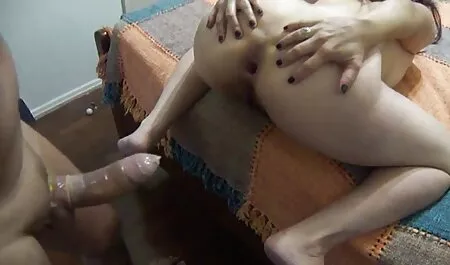 かかとの細身のロシアの女の子は、彼女の剃毛した猫に男のペニスを許可します セックス 女性 動画