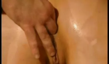 目隠しされた若い仕を与える彼女の友人に素敵なフェラチオ 女性 が 喜ぶ セックス 動画