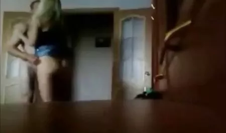 女の子目覚めアップ彼女の彼氏与えます彼にa blowjob エロ 女 向け